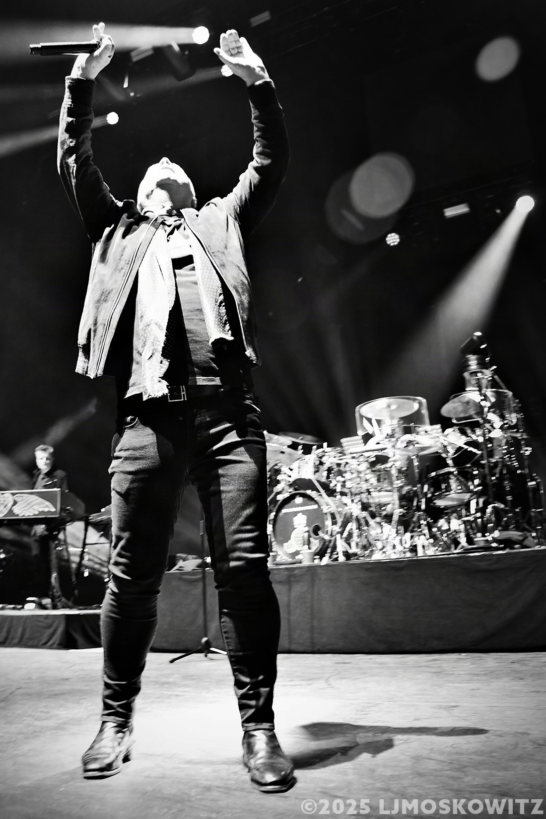 Jim Kerr of Simple Minds at Jones Beach 6/13/2025 by LJ Moskowitz